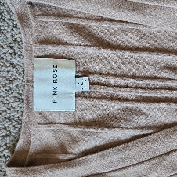 Pink Rose size L sweater - Picture 3 of 5